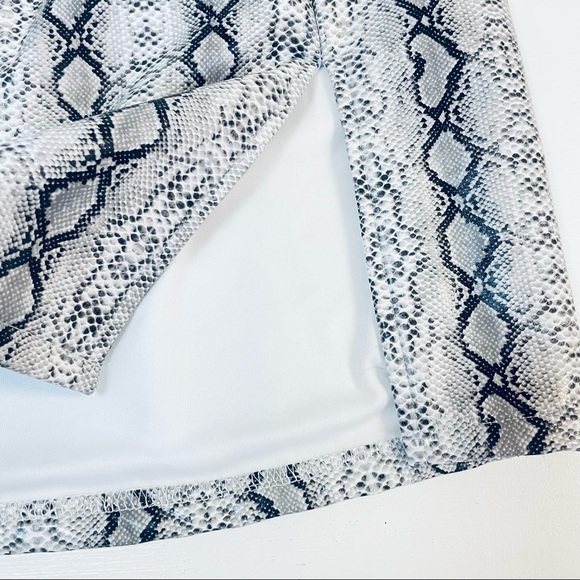 faux snakeskin skirt size S - Picture 3 of 6